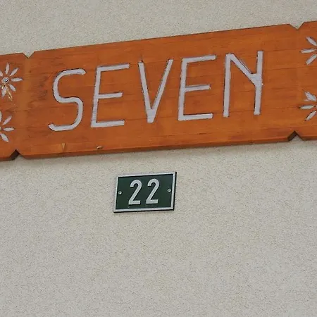 De Charme, Seven * 克莱恩 蒙塔纳